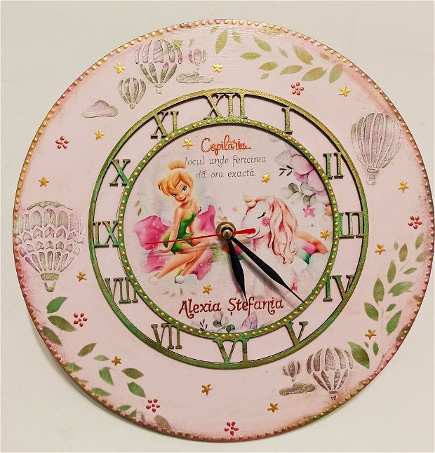 Set format din ceas pentru perete si cufar din lemn, cu personaje (Tinkerbell, Rapunzel, Unicorn)
