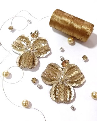 Cercei brodati floare auriu Champagne