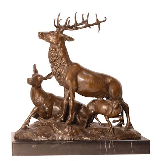 Familie de cerbi-statueta din bronz pe un soclu de marmura