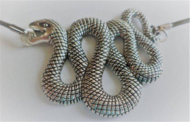 Colier handmade cu pandantiv din zamac argintat - snake
