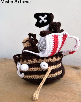 vanut Vasul piratilor crosetat - Jucarie/ Homedeco