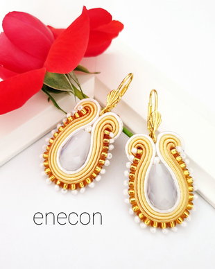 Cercei soutache alb-auriu cu cristale