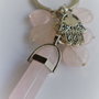 Breloc handmade cu colt si margele din cuartz roz si charm mana Fatimei
