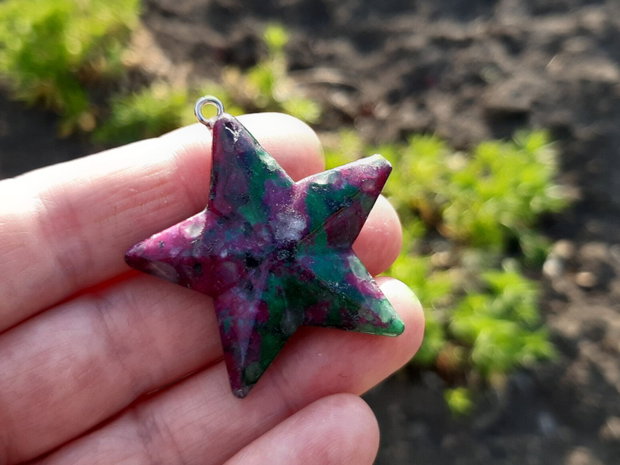 Pandant ruby in fuchsite