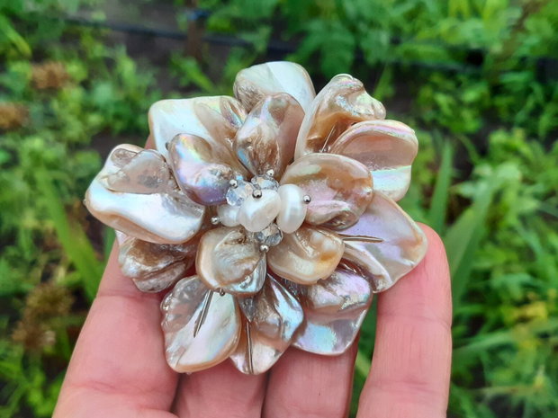 Brosa floare dea shell