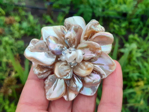 Brosa floare dea shell