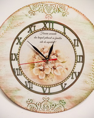Ceas din lemn, decorat manual, personalizabil