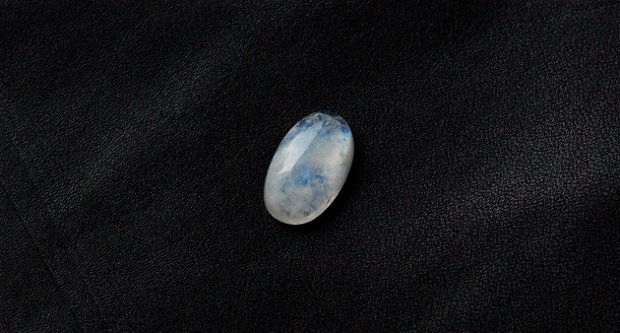 Moonstone cu straluciri albastre  -  [ M42 ]