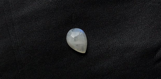 Moonstone cu straluciri albastre  - M91
