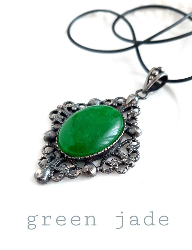 Pandantiv argintat cu jad verde