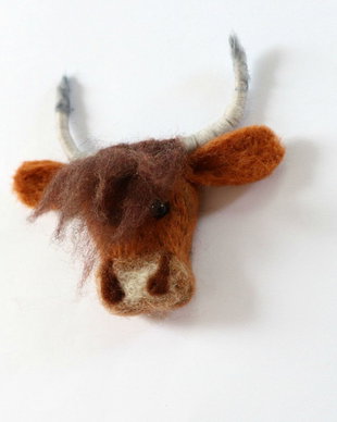 Brosa  din lana impaslita `Taurus`