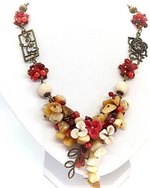Colier honey -red cu floricele