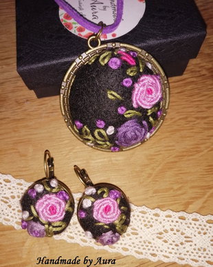 Set bijuterii cu broderie manuala