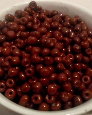 Margele nisip maro caramiziu inchis 4 mm 100 g.
