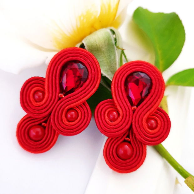 Cercei rosii soutache cu cristale