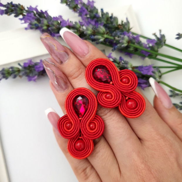 Cercei rosii soutache cu cristale