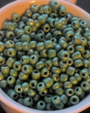 Margele nisip verde iarba lucios 4 mm 50 g.