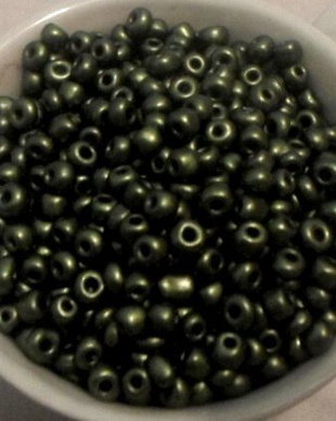 Margele nisip verde inchis metalizat 4 mm 100 g.