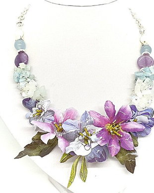 Colier blue flowers