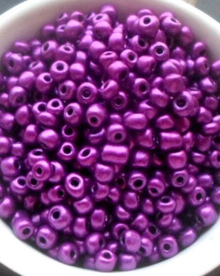Margele nisip mov metalizat inchis 4 mm 50 g.