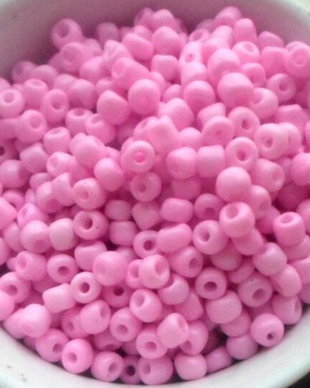 Margele nisip roz lucios deschis 4 mm 50 g.