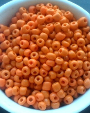 Margele nisip portocaliu lucios 4 mm 50 g.