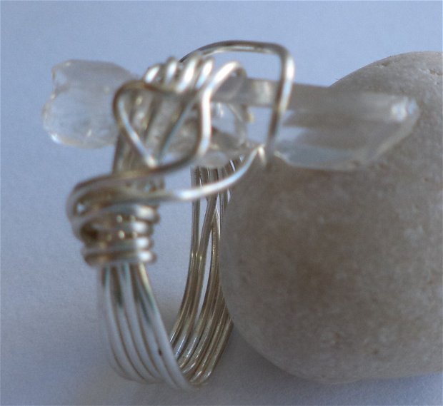 Inel din sarma de cupru placata cu argint si cristal de stanca