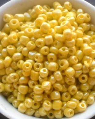 Margele nisip galben lucios 4 mm 50 g.