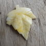 Pandantiv frunza jad galben, 56x45x6 mm