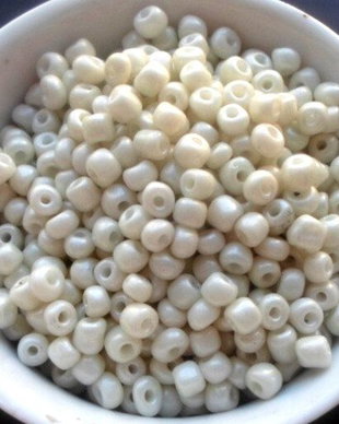 Margele nisip alb murdar 4 mm 100 g.