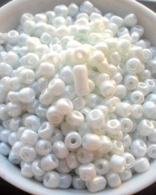 Margele nisip alb perlat 4 mm 100 g.