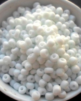 Margele nisip alb mat 4 mm 50 g.
