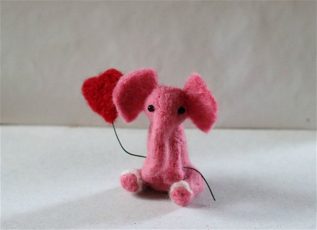 Decor/ornament `Elefantul roz`