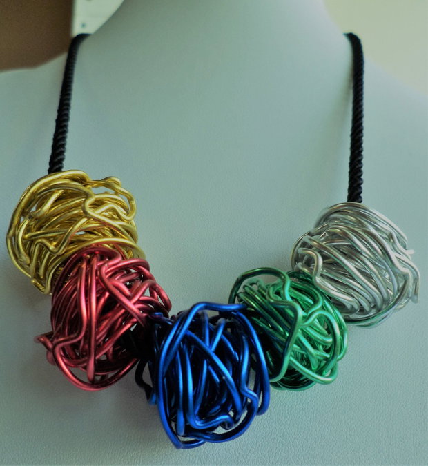 Colier handmade din sarma si snur de bumbac - colored wire