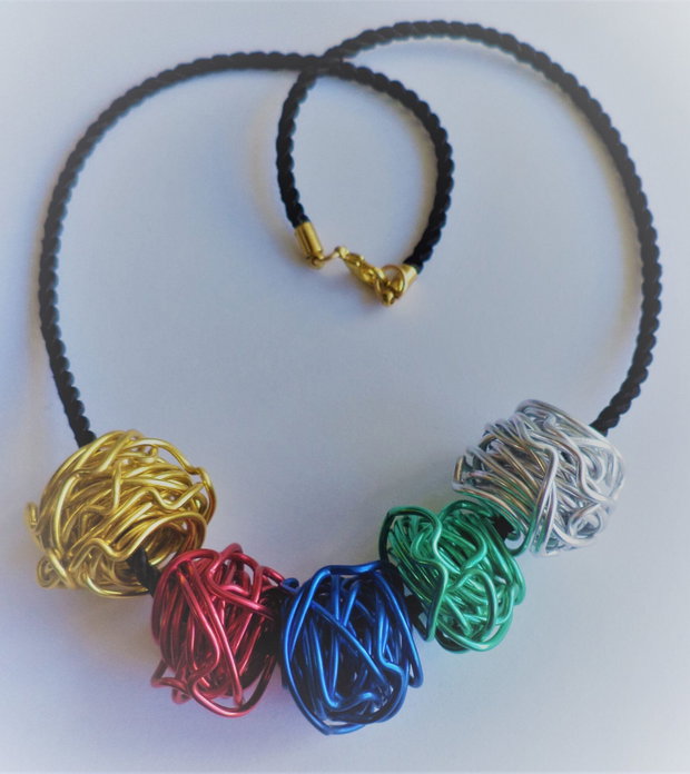 Colier handmade din sarma si snur de bumbac - colored wire