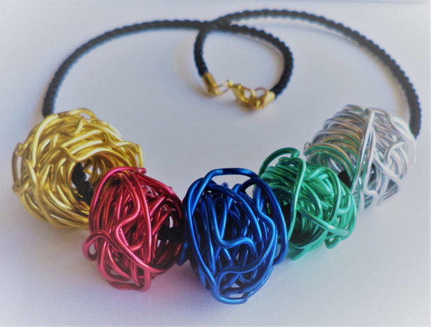 Colier handmade din sarma si snur de bumbac - colored wire