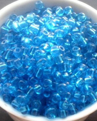 Margele nisip blue inchis transparent 4 mm 100 g.