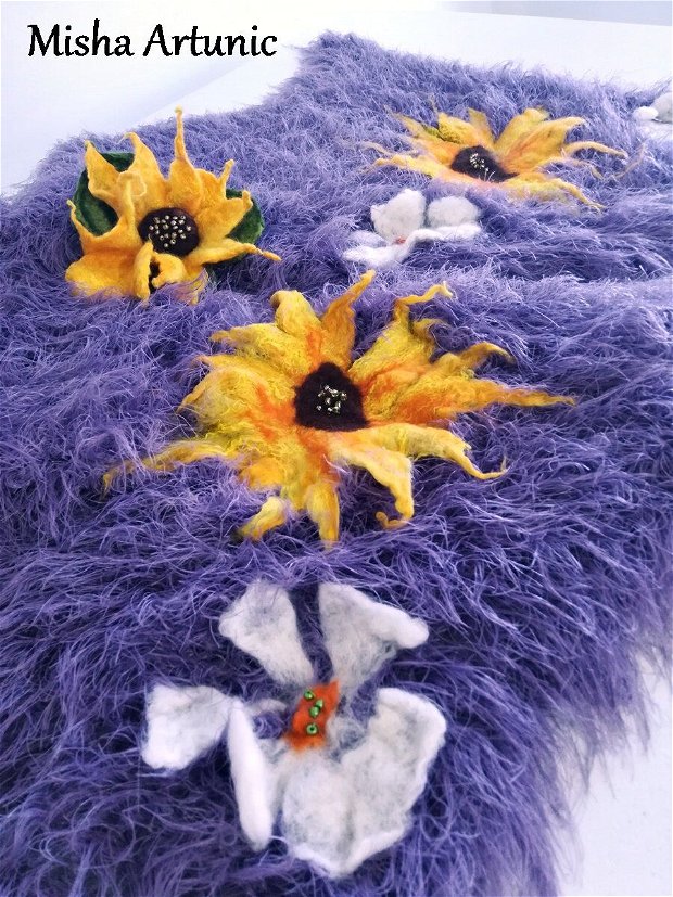 Sal crosetat cu flori impaslite - printre tufe de lavanda