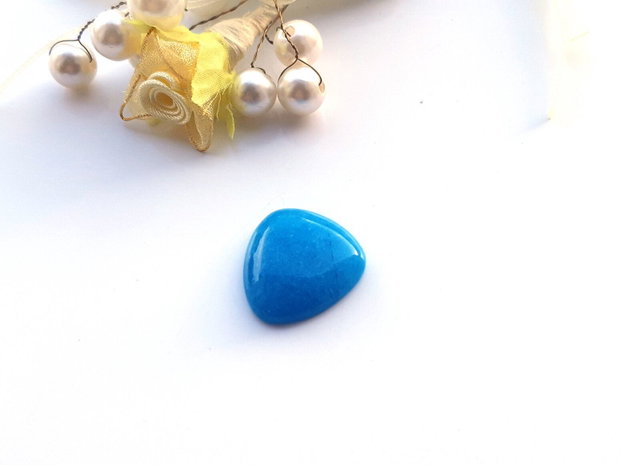 Cabochon blue jad