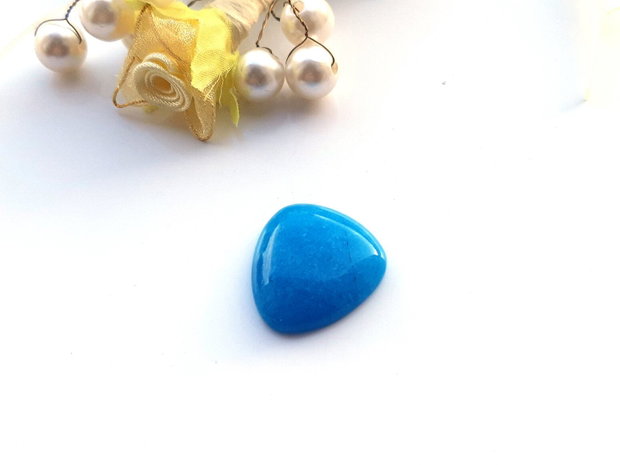 Cabochon blue jad