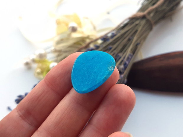 Cabochon blue jad