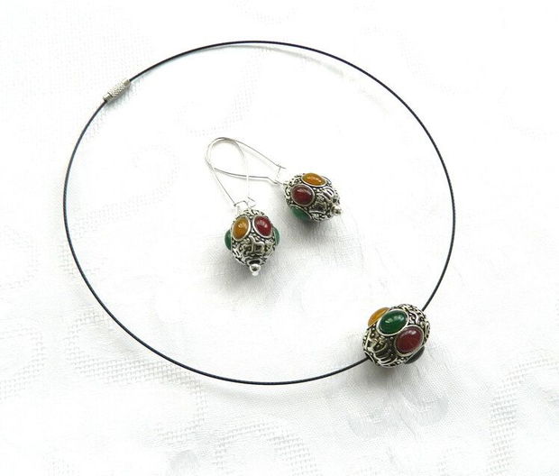 Set butoiaşe argintii cu caboşoane din agat multicolor