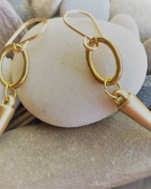 Cercei handmade din sarma si margea conica- gold
