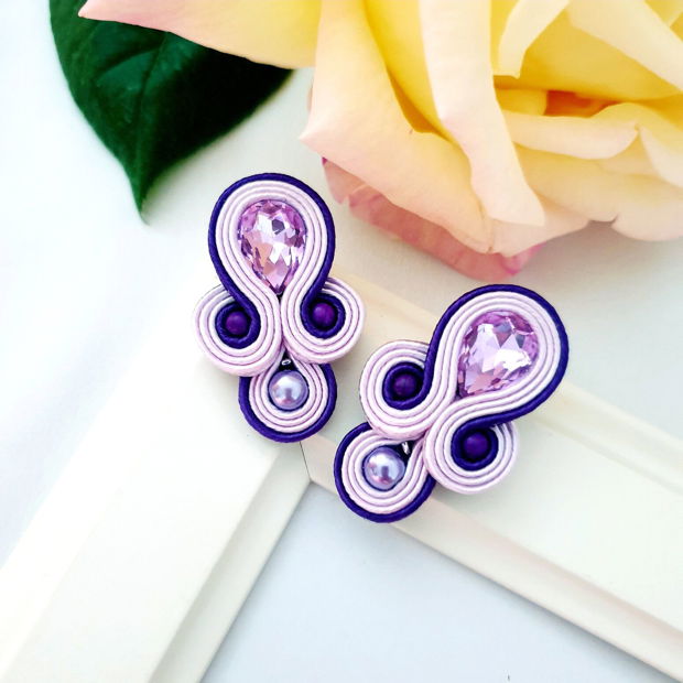 Cercei lila soutache pe lob