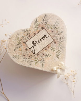 Cutie mare verighete cu textul "forever"