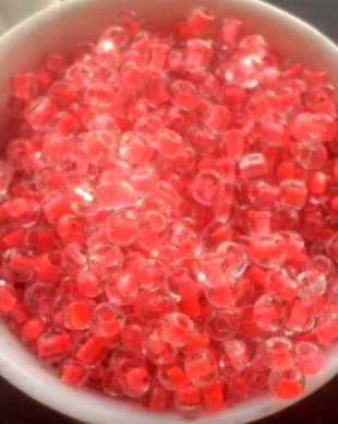 Margele nisip alb transparent cu miez portocaliu 4 mm 50 g.