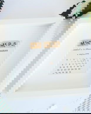 Calendar frame Mr&Mrs | Rama decorativa nunta/cununie | Tablou calendar personalizata cu nume și data evenimentului | Cadou aniversare pentru el și ea