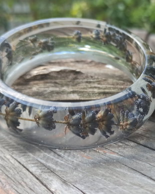Rezervat Brățară de rășină cu flori de lavanda