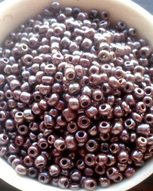 Margele nisip ciocolatiu lucios inchis 3 mm 50 g.
