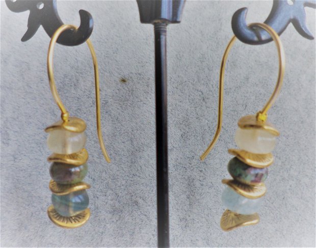 Cercei hoop earrings din sarma ,margele semipretioase si distantiere metalice aurite